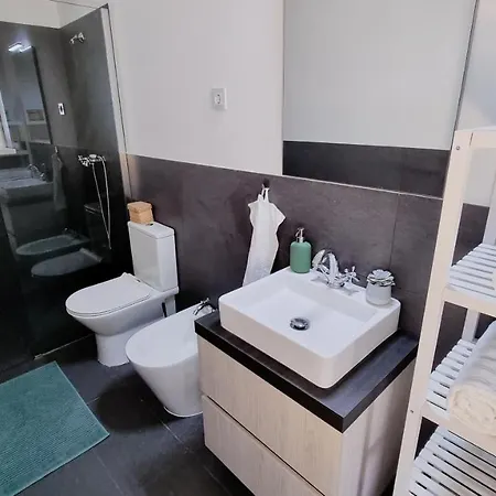 Ξενοδοχείο Tika Surf Camp Ericeira *