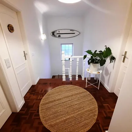 Ξενοδοχείο Tika Surf Camp Ericeira *