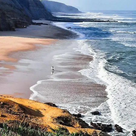 Tika Surf Camp Ericeira Guest house
