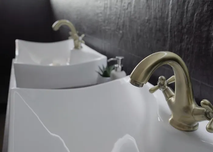 Tika Surf Camp Ericeira Hotel