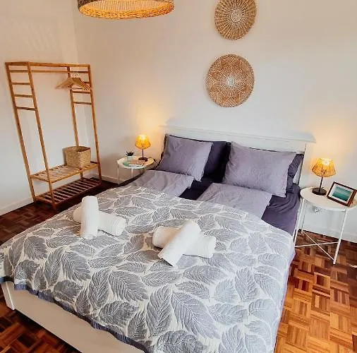 Hotel Tika Surf Camp Ericeira