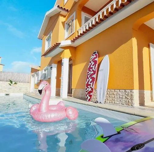 Hotel Tika Surf Camp Ericeira