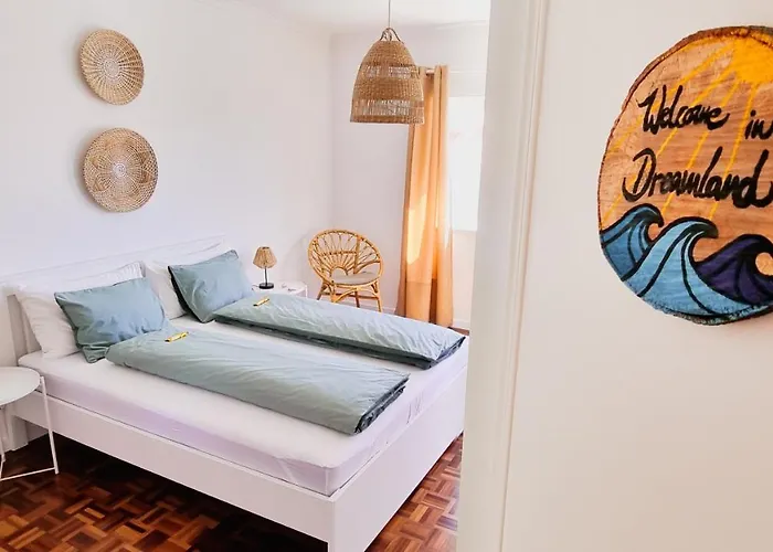 Tika Surf Camp Ericeira * Carvoeira